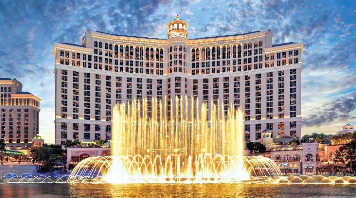 Bellagio Fountains Water Show at night