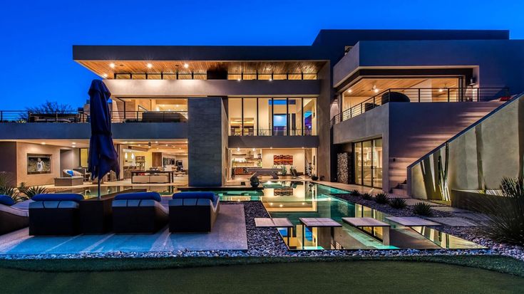 Las Vegas: The Eighth Hottest Market for Luxury Homebuyers