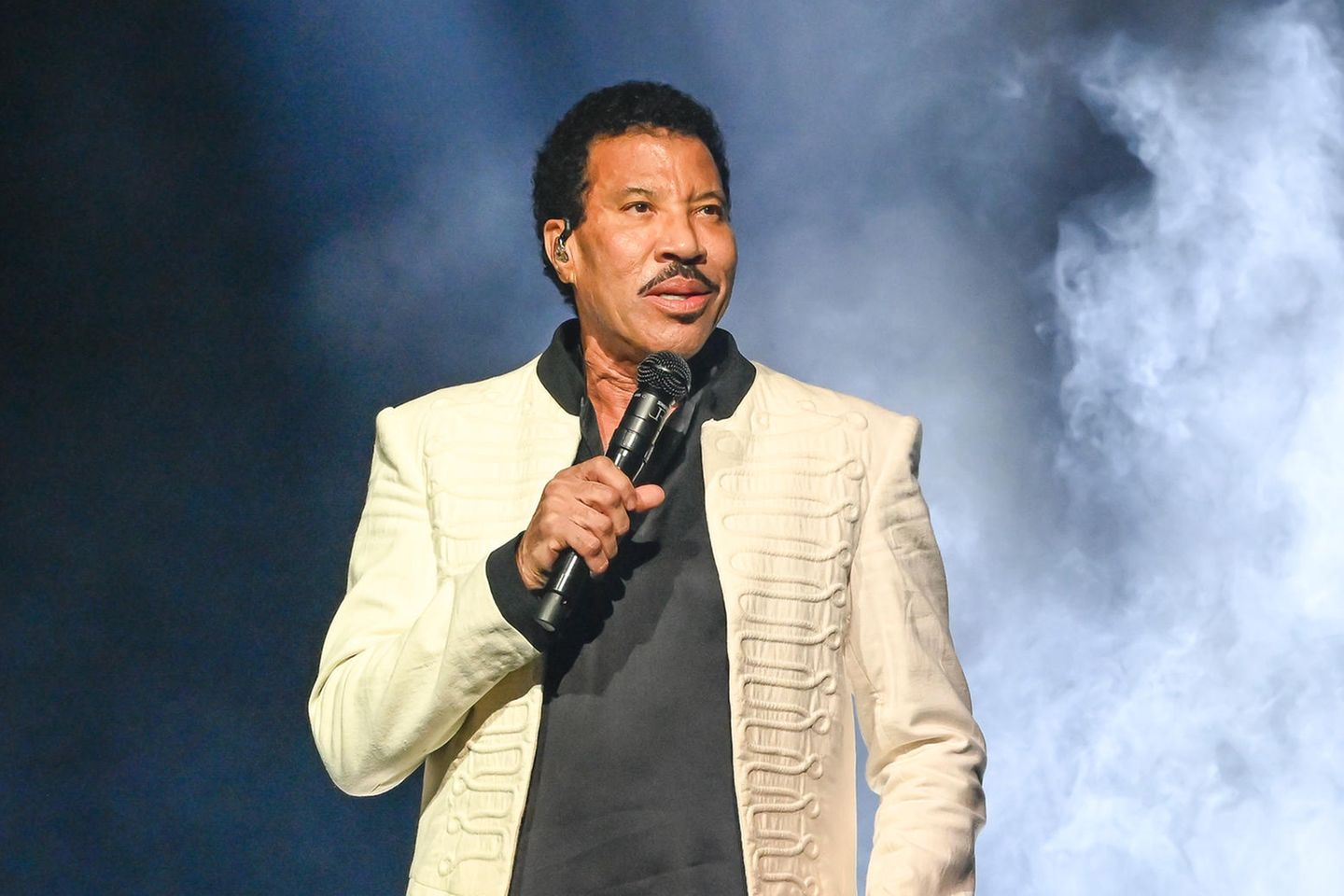 Lionel Richie Extends Las Vegas Residency into 2025 at Wynn Encore Theater